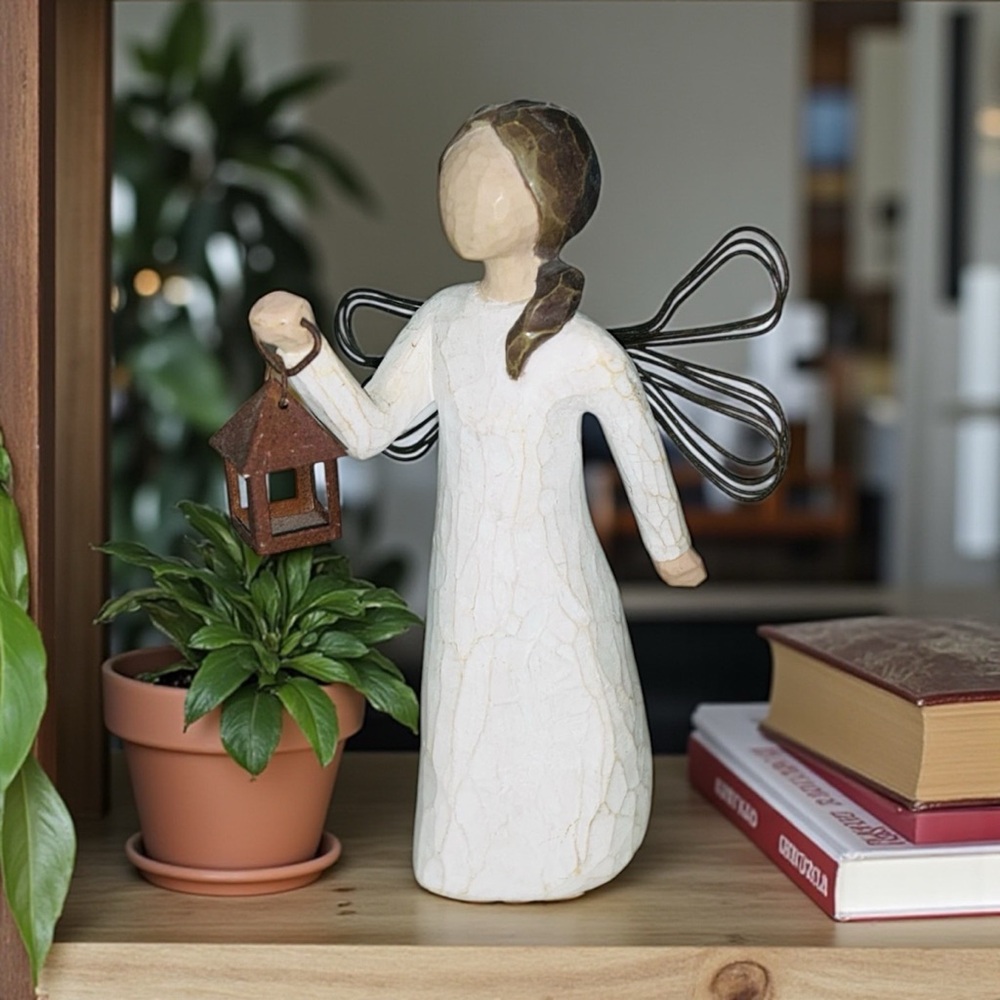 “ Angel of Hope “ Willow Tree Figurine by Susan Lordi